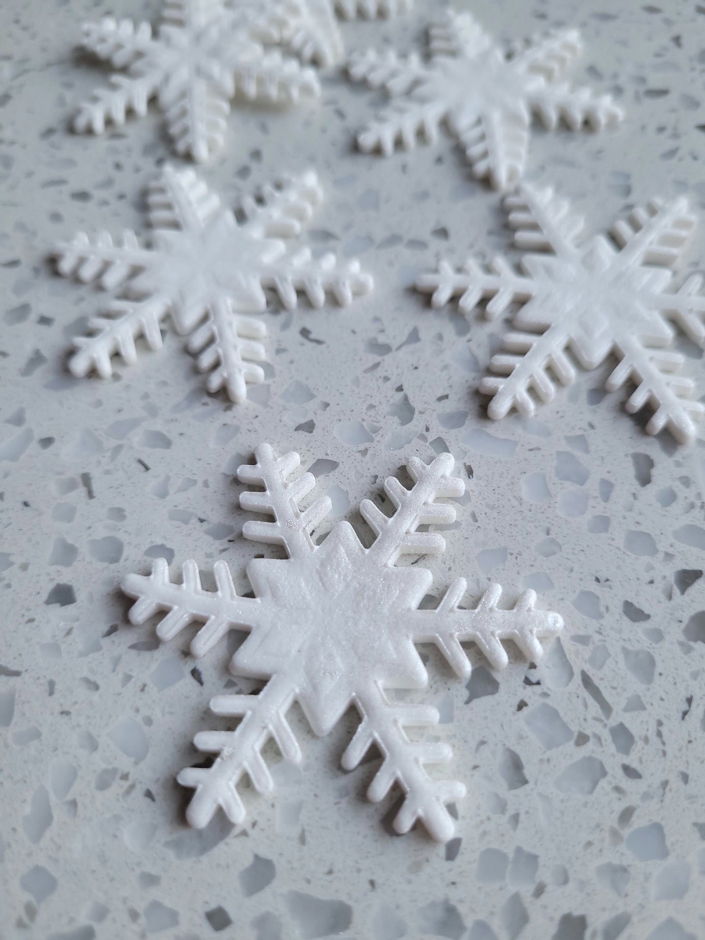 Christmas Shimmer White Snowflakes 6pcs Edible Cake Decorations