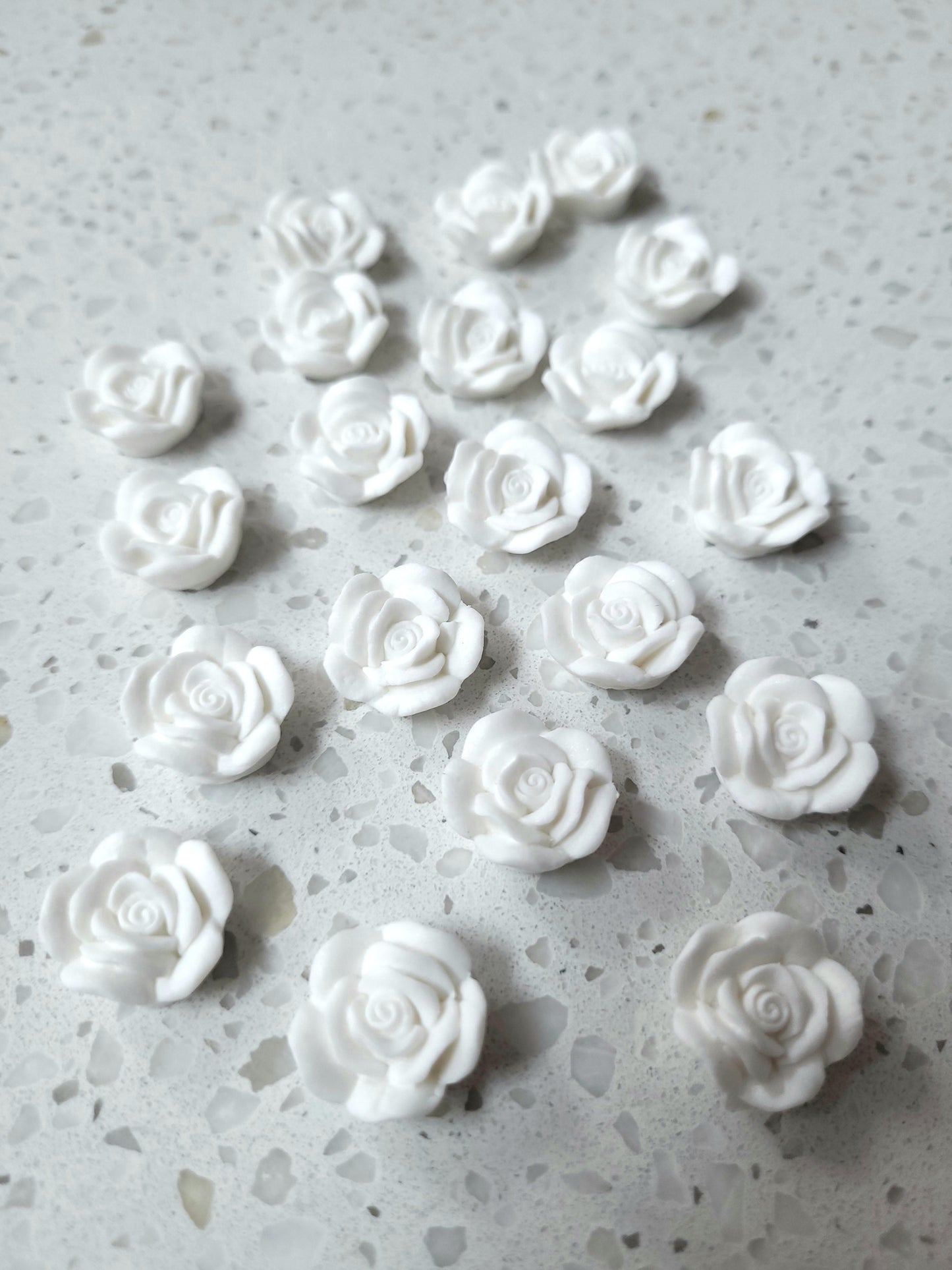 Small Rose - White 20pcs Edible Cake Decorations