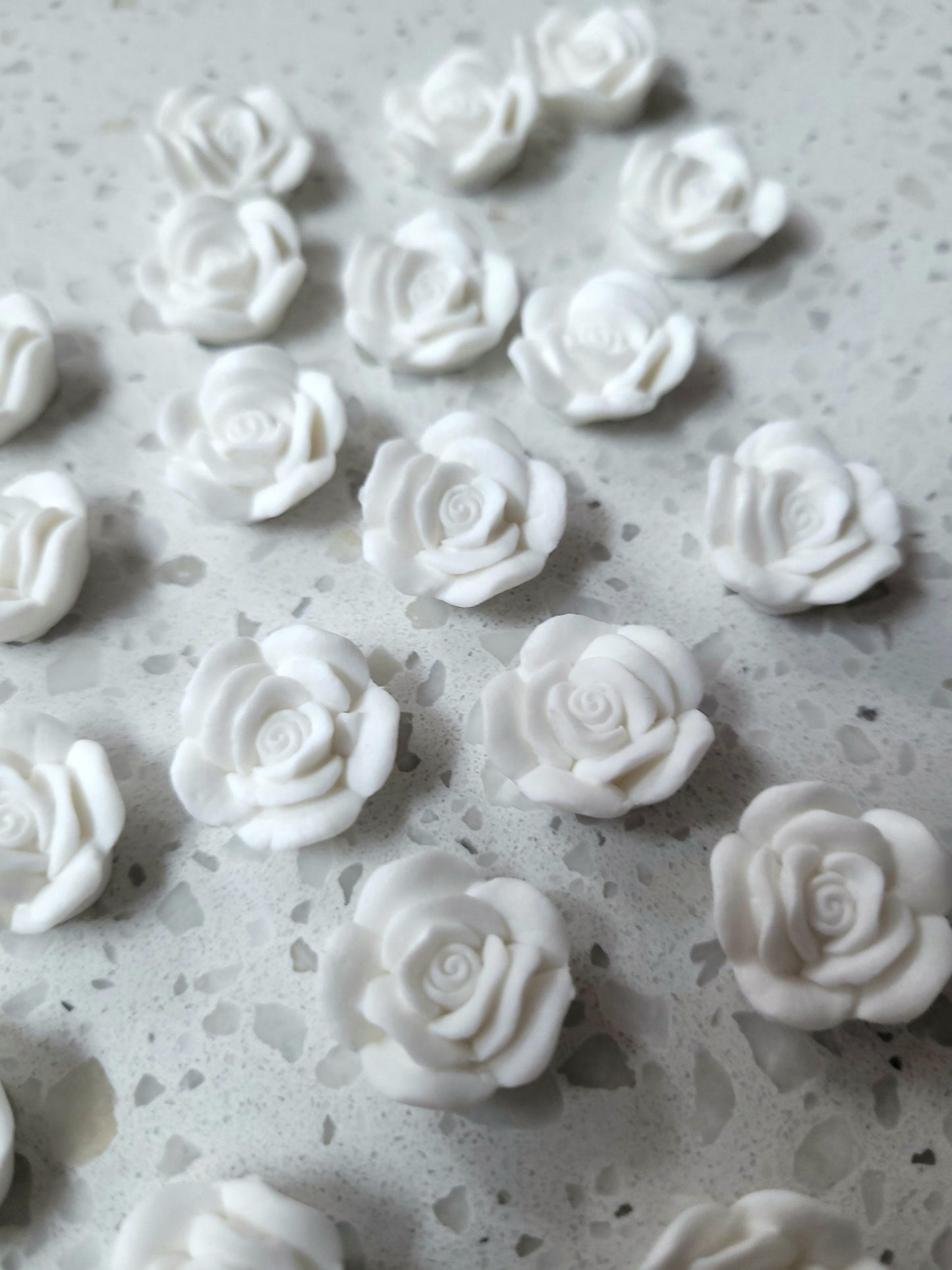 Small Rose - White 20pcs Edible Cake Decorations
