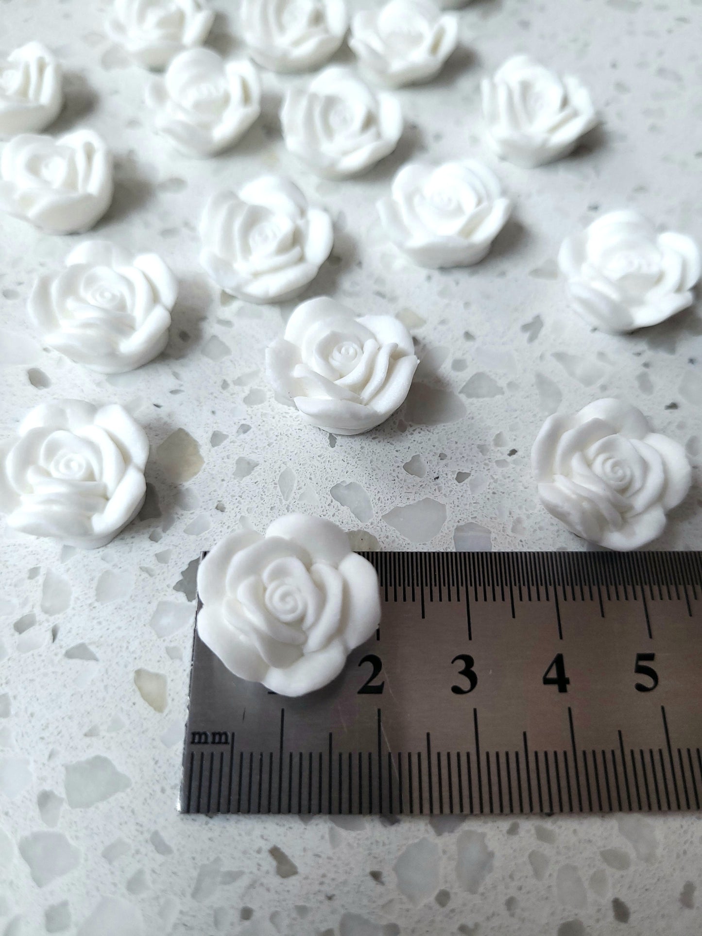 Small Rose - White 20pcs Edible Cake Decorations