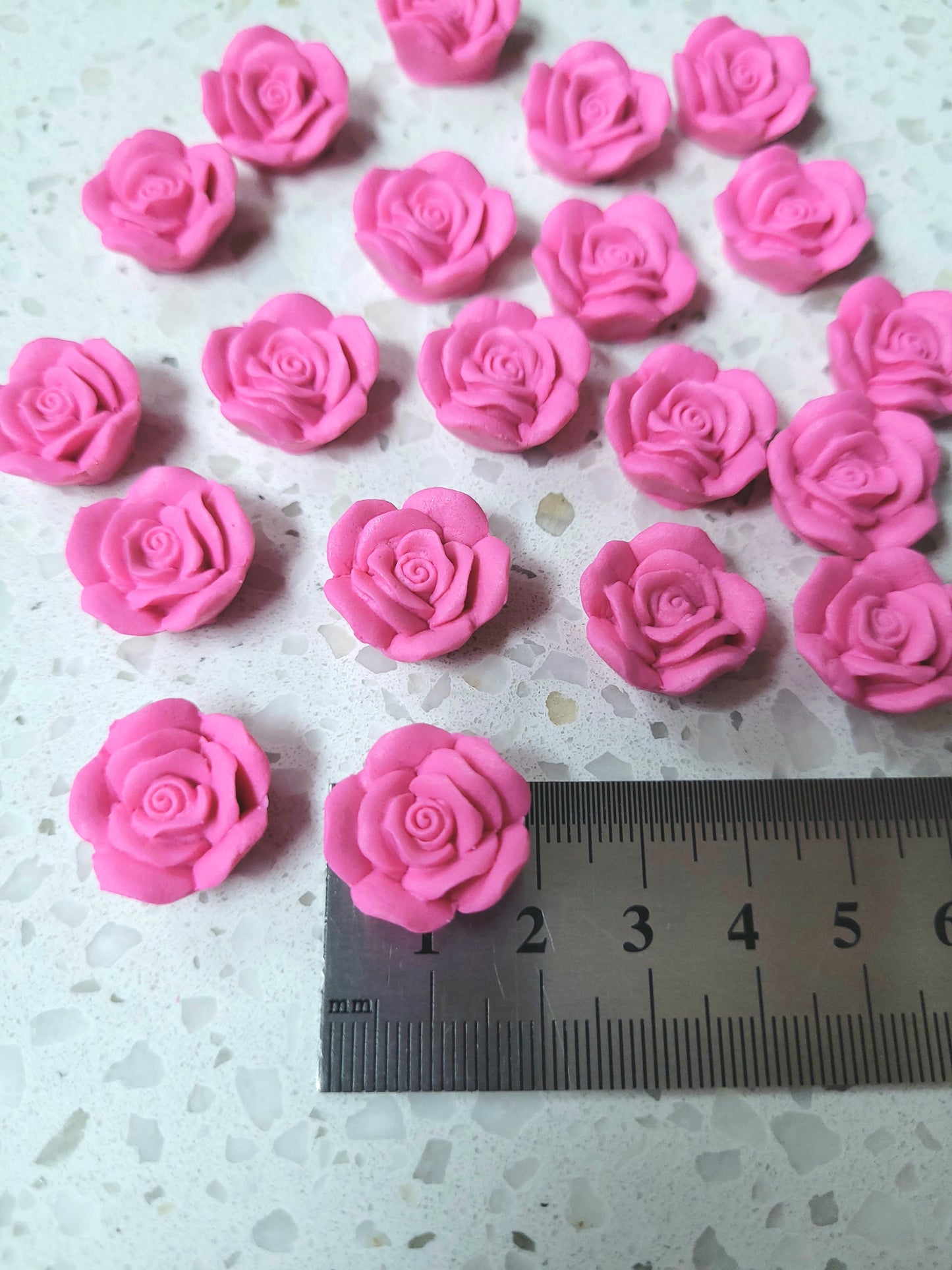 Small Rose - Pink 20pcs Edible Cake Decorations