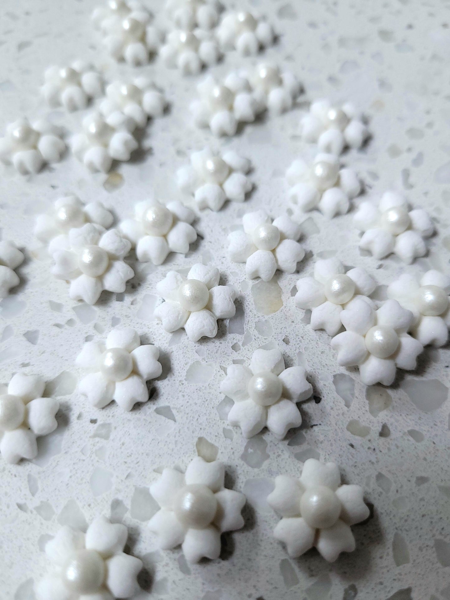 Mini Flower #02 - White 30pcs Edible Cake Decorations