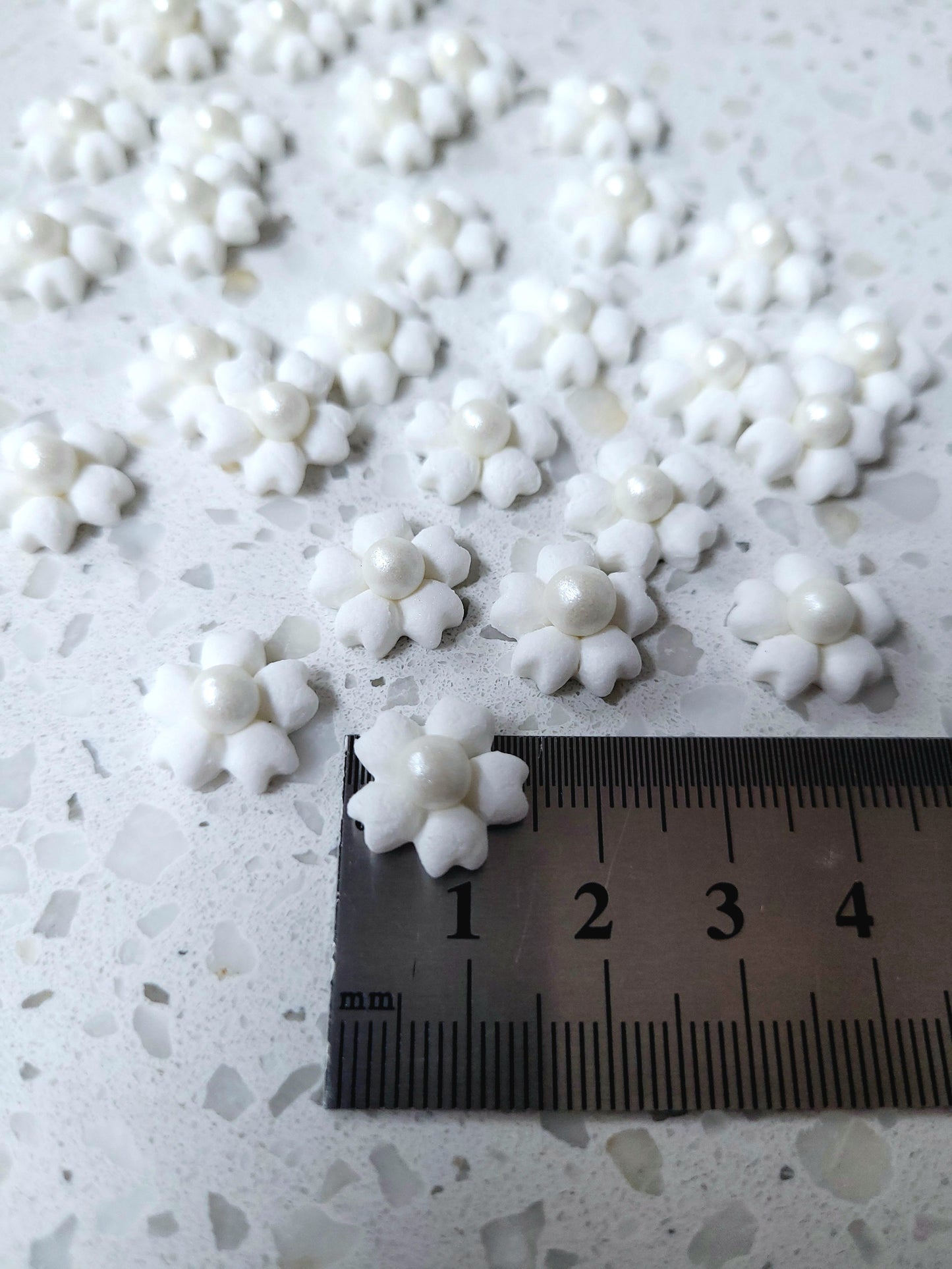 Mini Flower #02 - White 30pcs Edible Cake Decorations