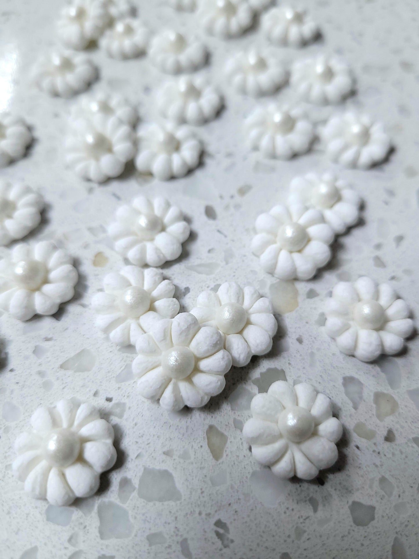 Mini Flower #01 - White 30pcs Edible Cake Decorations