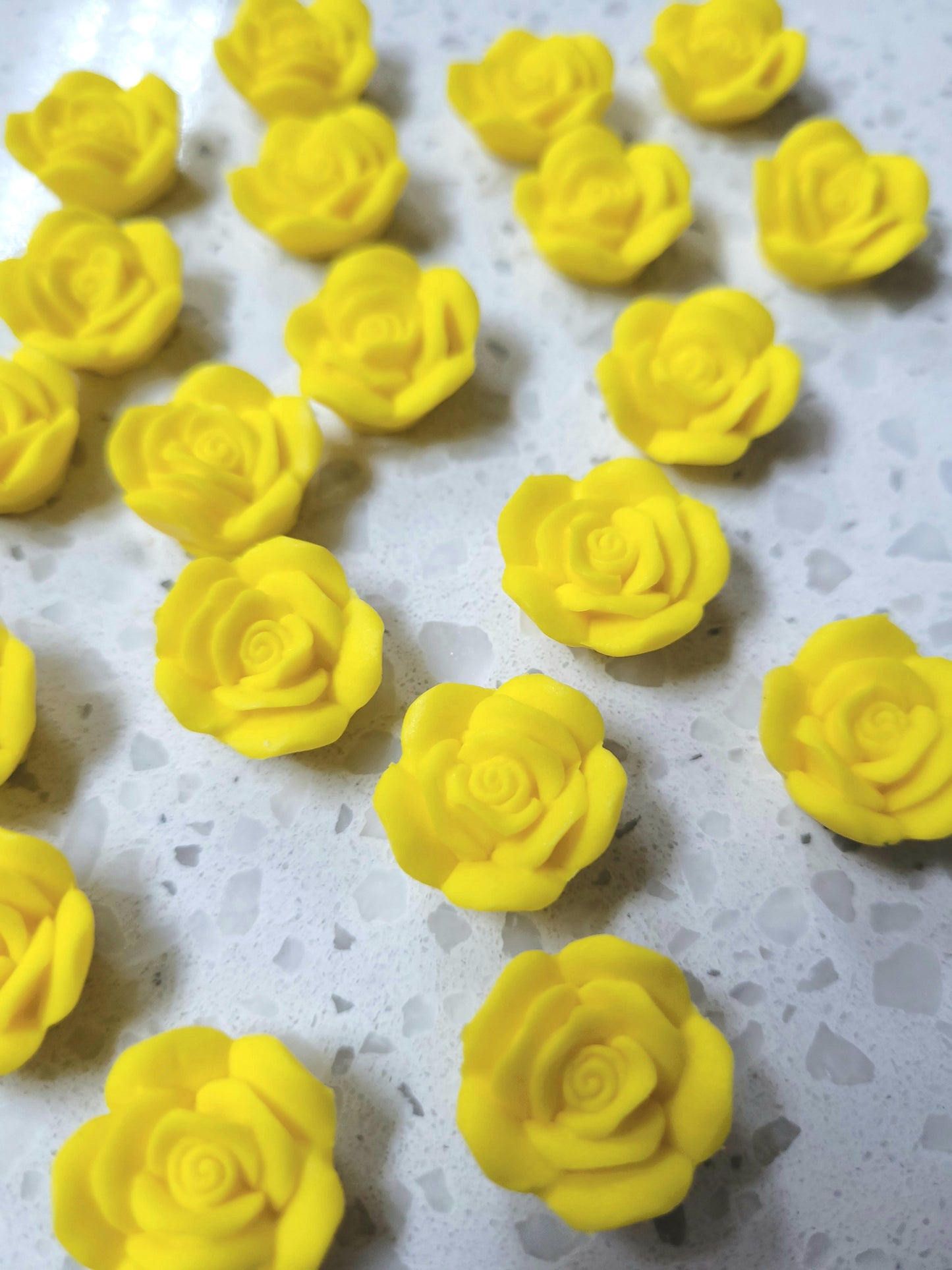Small Rose - Yellow 20pcs Edible Cake Decorations