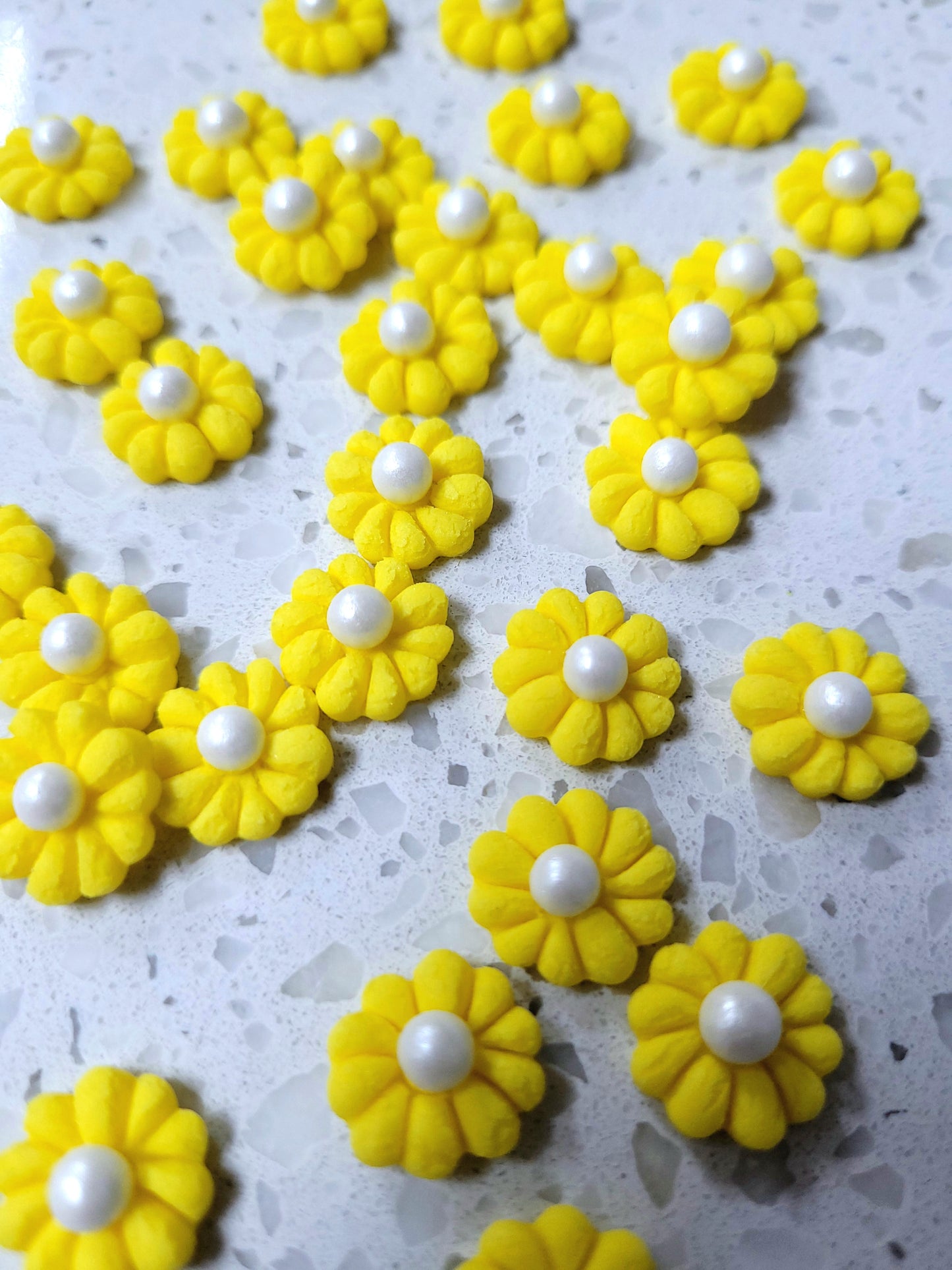 Mini Flower #01 - Yellow 30pcs Edible Cake Decorations
