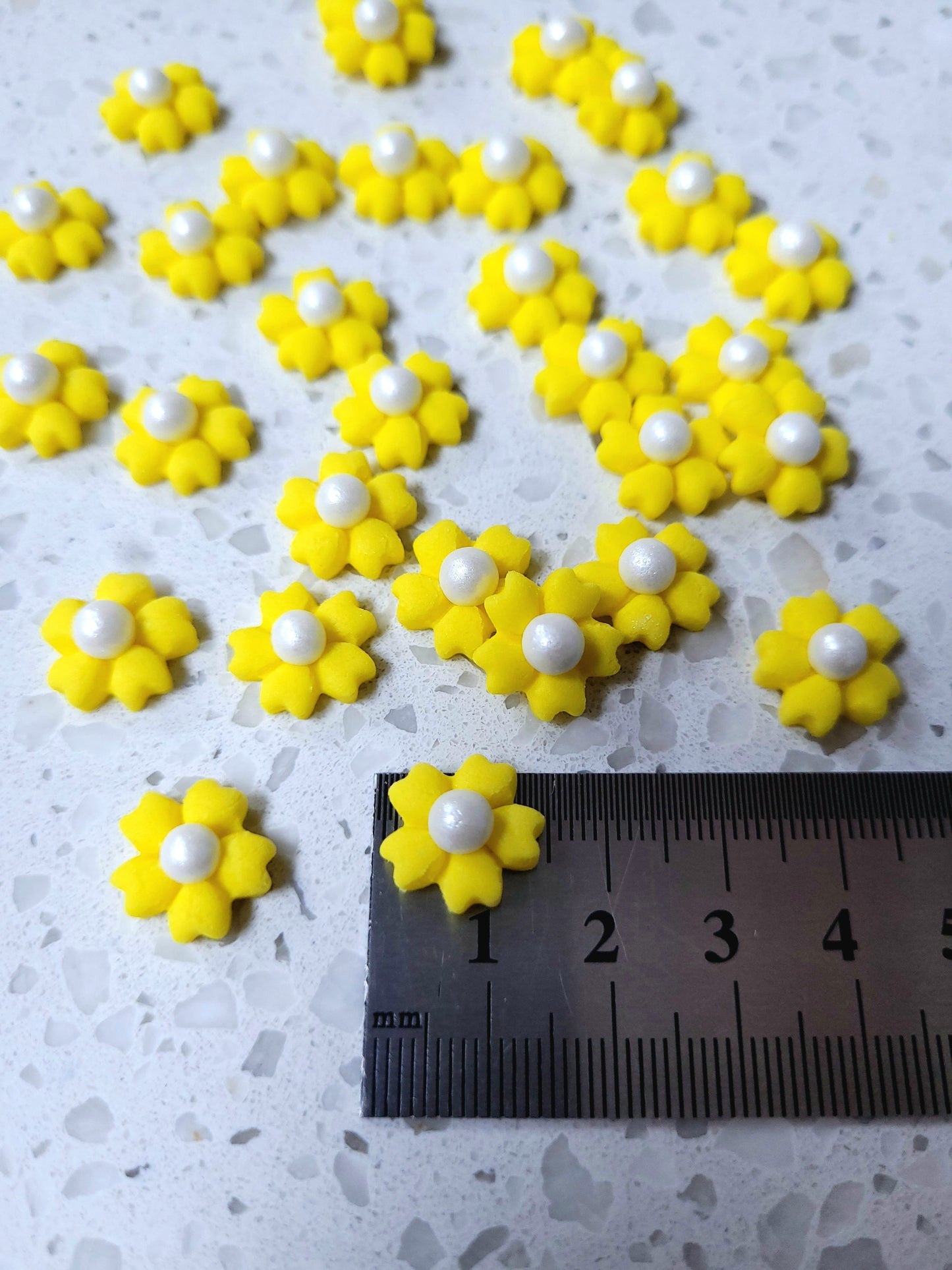 Mini Flower #02 - Yellow 30pcs Edible Cake Decorations