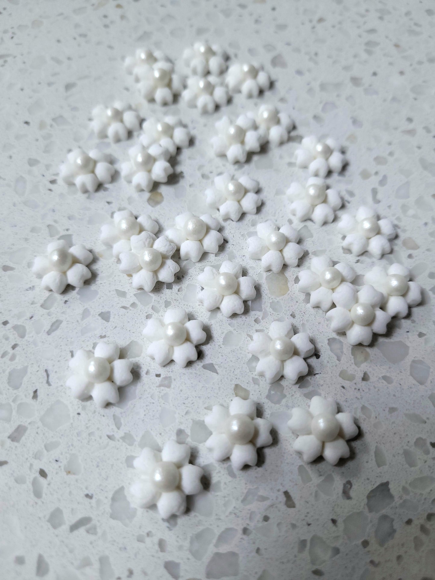 Mini Flower #02 - White 30pcs Edible Cake Decorations