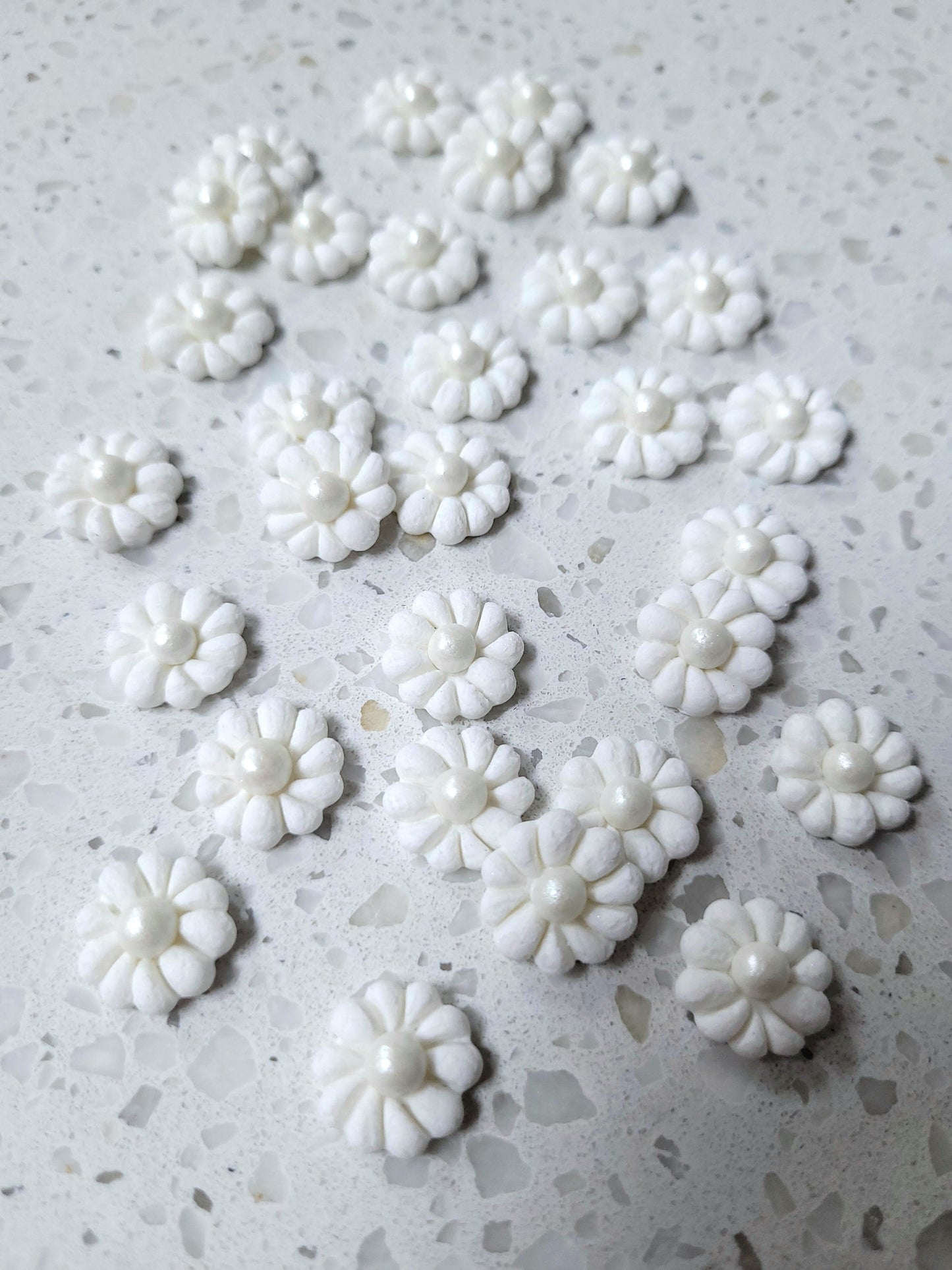 Mini Flower #01 - White 30pcs Edible Cake Decorations
