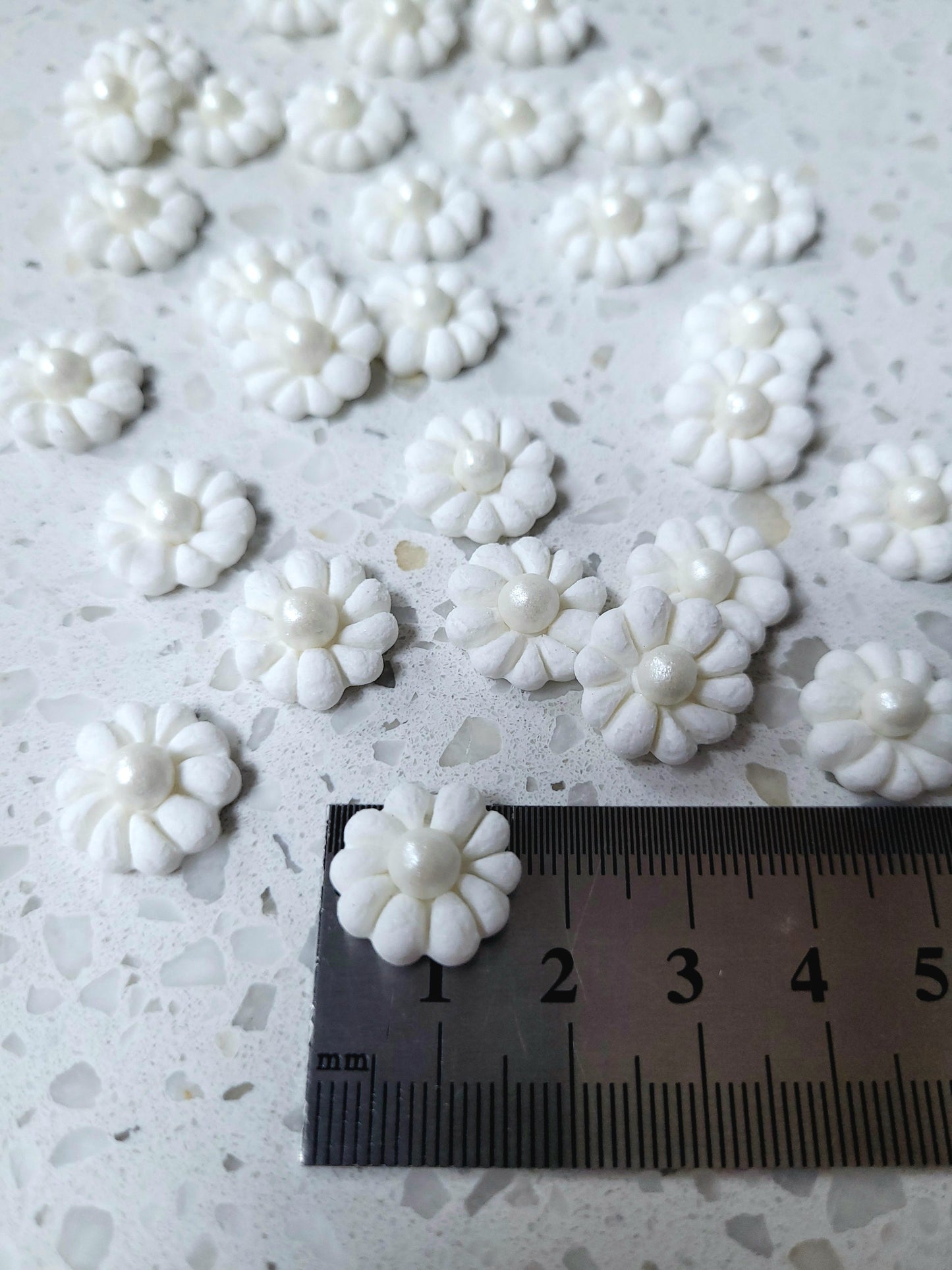 Mini Flower #01 - White 30pcs Edible Cake Decorations