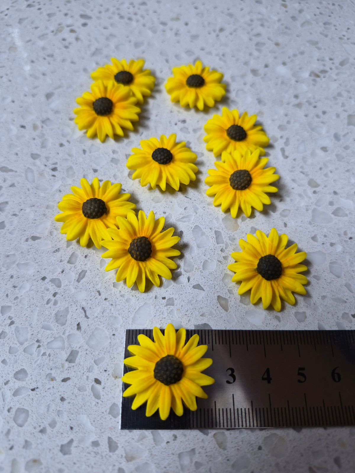 Daisy Sunflowers - Yellow 10pcs Edible Cake Decorations