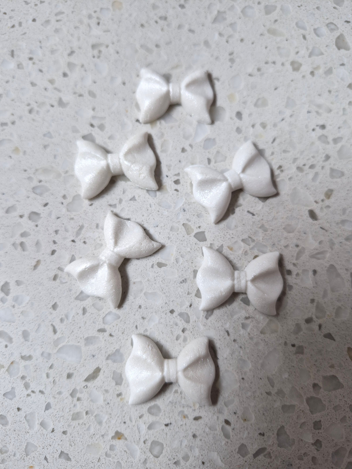 Bows White Shimmer 6pcs Edible Cake Decorations