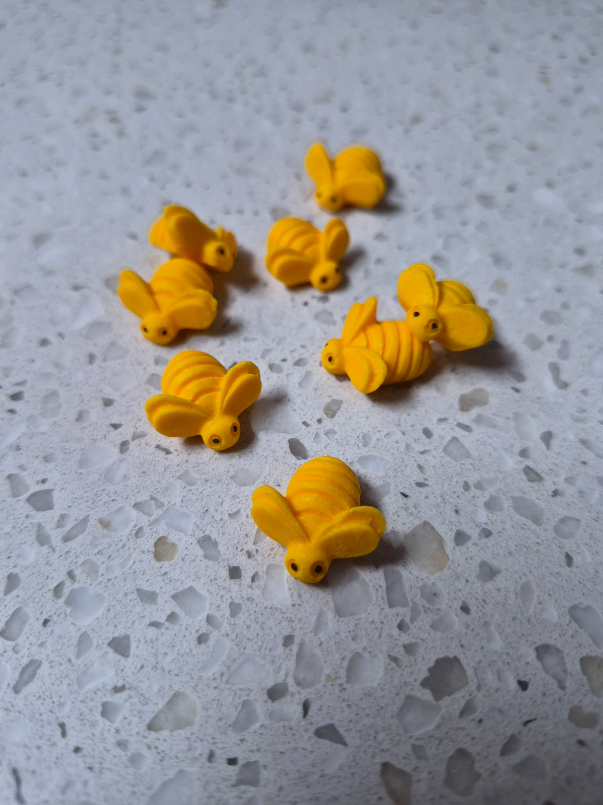 Bees 02 8pcs Edible Cake Decorations