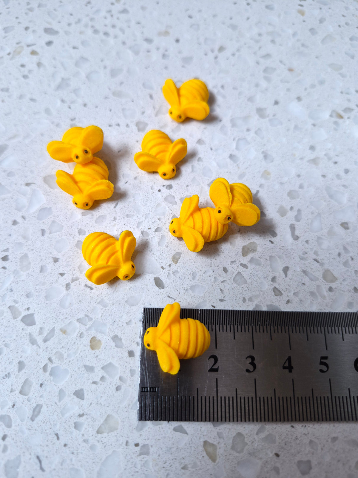 Bees 02 8pcs Edible Cake Decorations