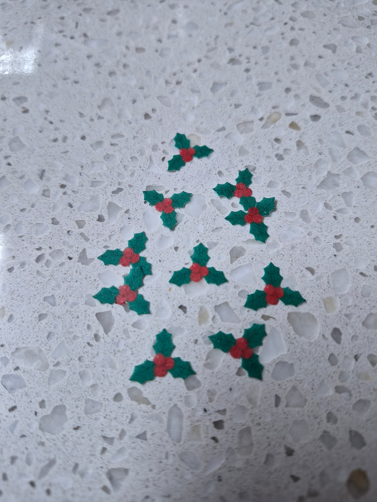Holly Leaves & Berries 01 Length 1.5cm Edible Wafer Paper Cutouts - Set of 10